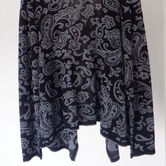 Buttonless Sweater - Valerie Stevens - Picture 4 of 9